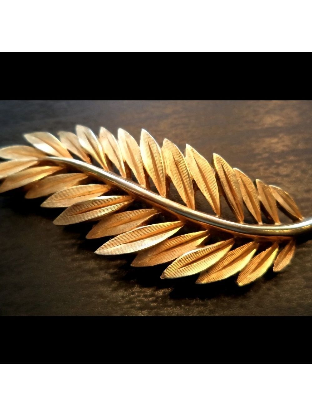 STUNNING VINTAGE ESTATE SIGNED CROWN TRIFARI LEAF FLOWER 2 3/8" BROOCH